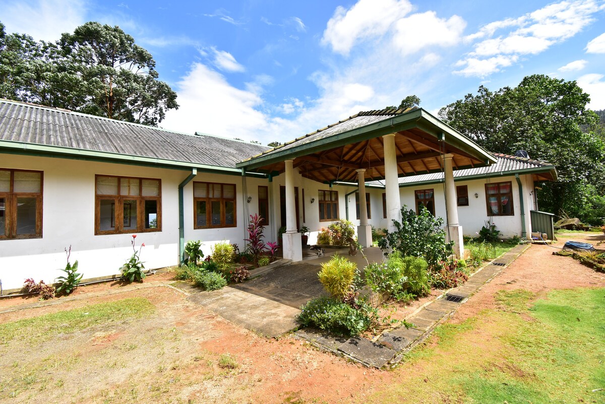 Mountain villa with pool near Kandy