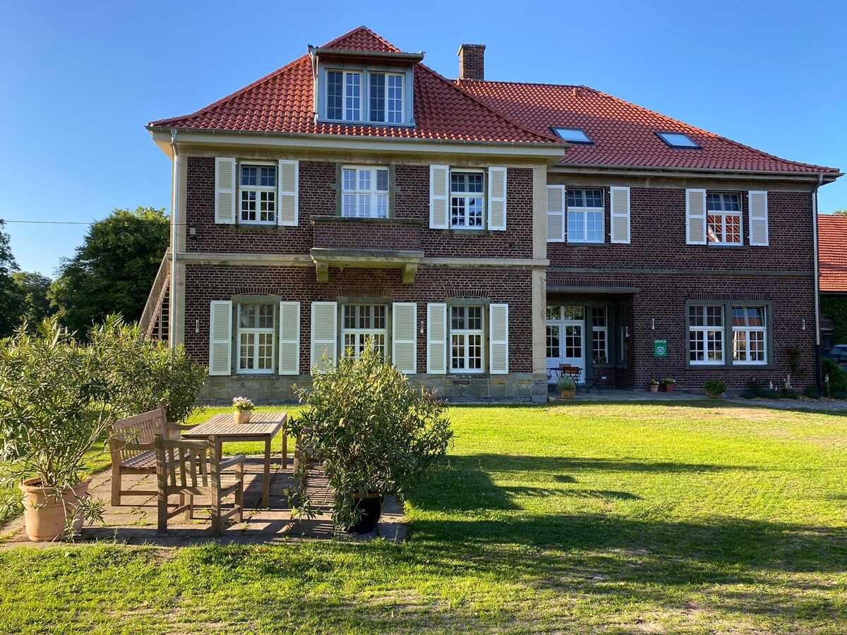 Ferienwohnung Dachsbau auf Gutshof mit Pferden