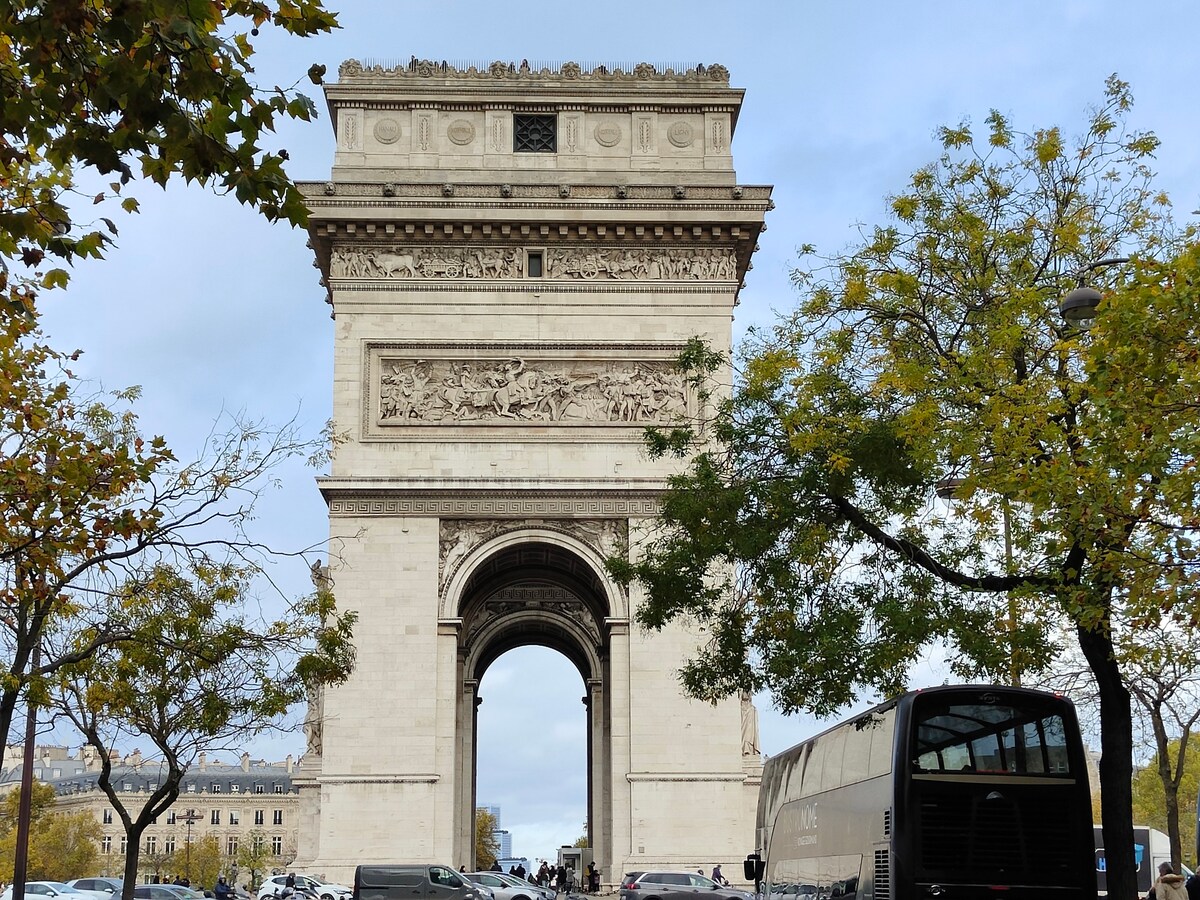 Paris 16 côté Arc-de-Triomphe et champs Élysées