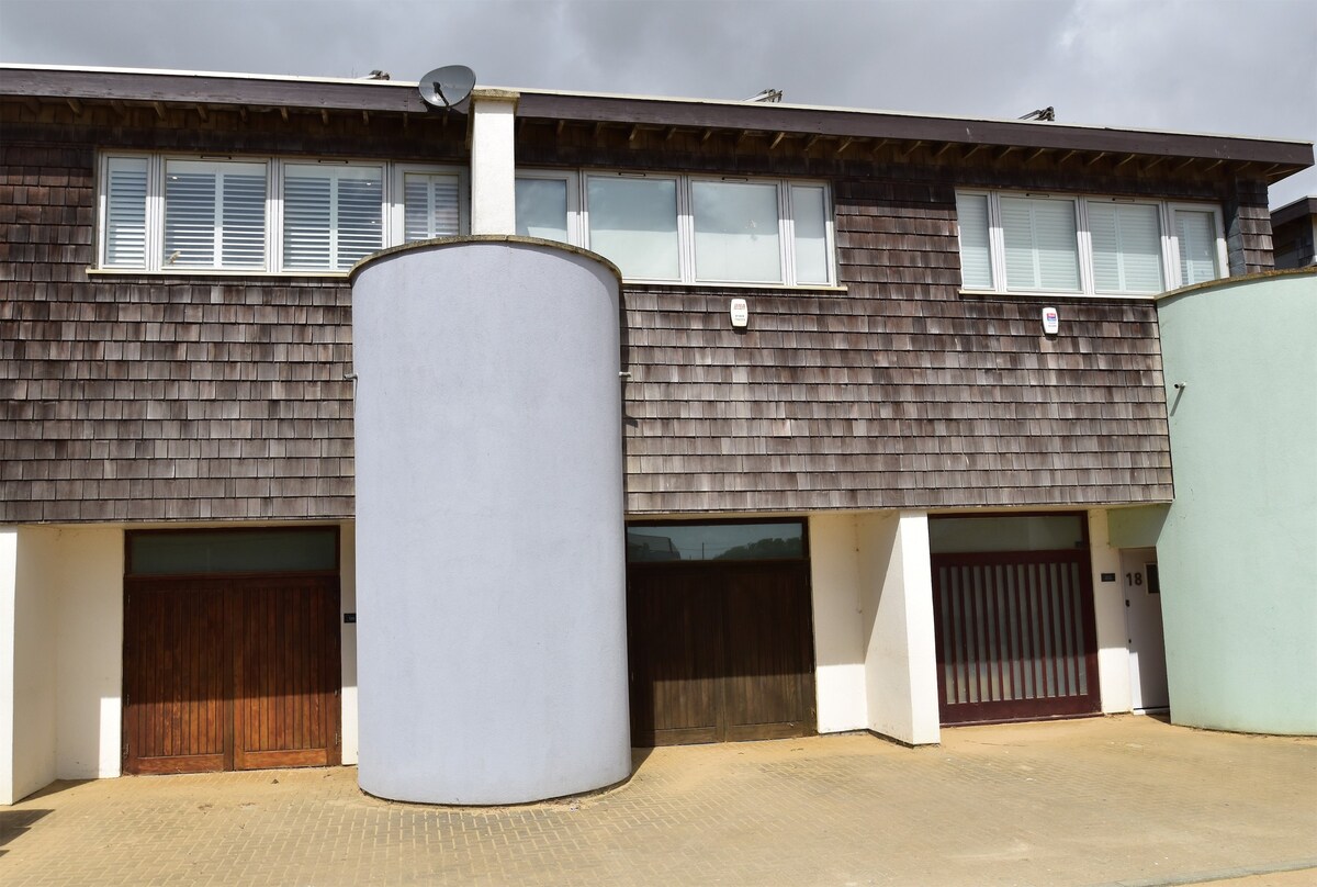 House next to the Sandy Beach - Meditation Space