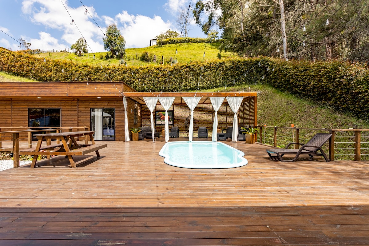 Cabaña en Guatape for 21 guests, jacuzzi, 8 beds