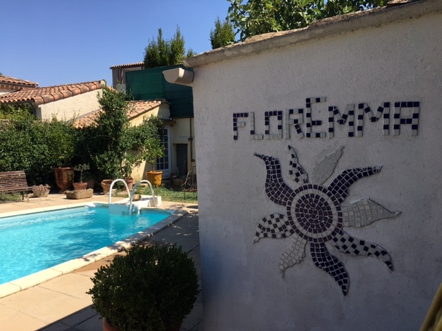 Appartement dans maison provençale avec piscine