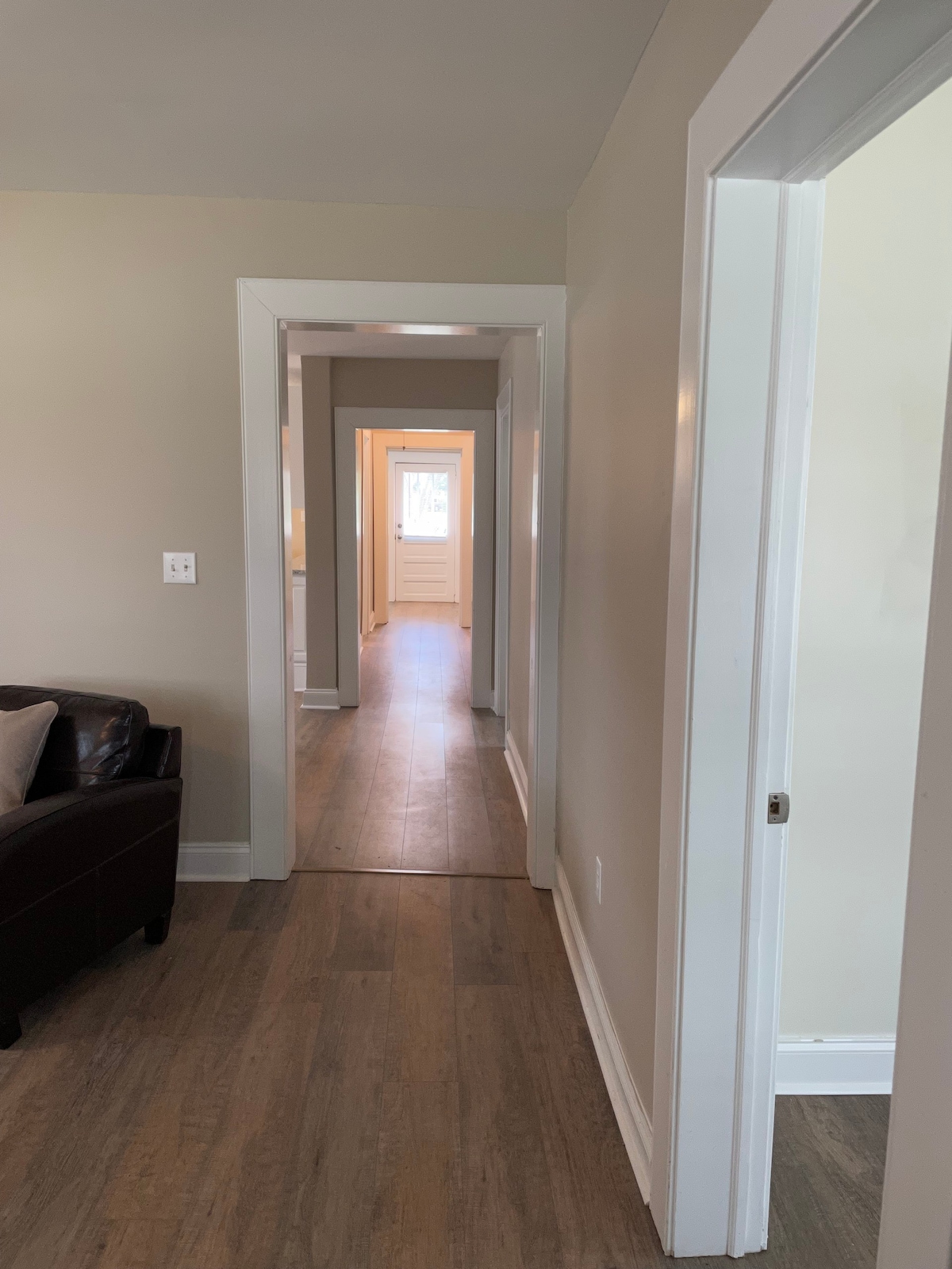 Walk to Downtown from Cheerful 3BR Private Home