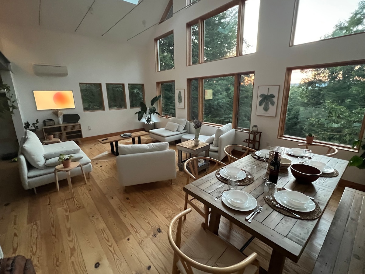 宁静的A型房屋，可欣赏波科诺的绿洲景观。
