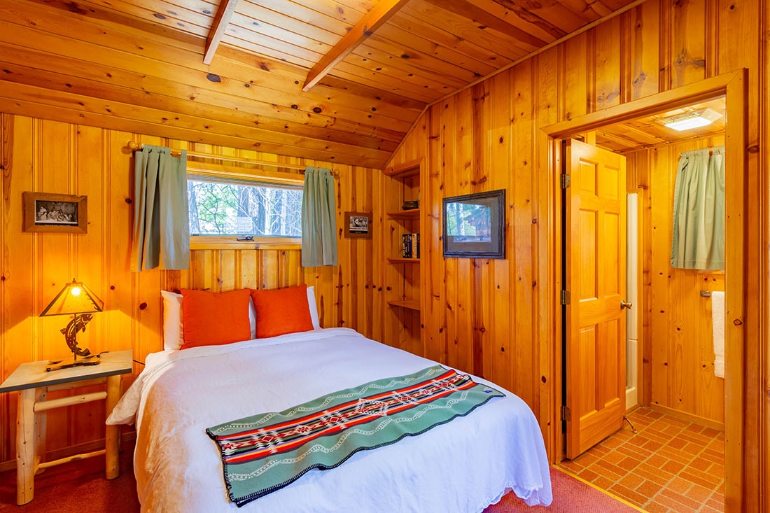 Two Bedroom Lodge Cabin at Lake Creek Lodge