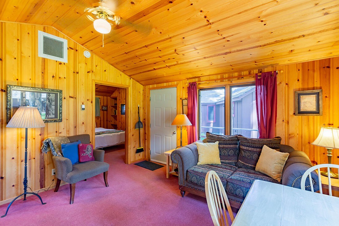 Two Bedroom Lodge Cabin at Lake Creek Lodge