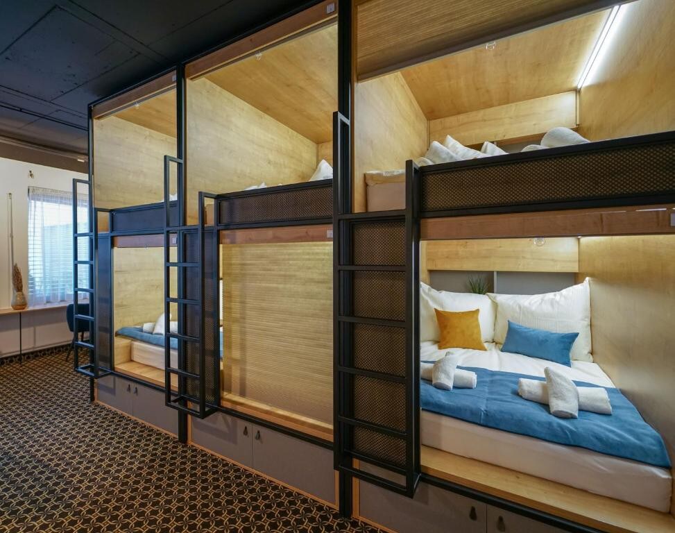 #F1-1 DTLA Hostel Full Bed, TV Locker, & More.