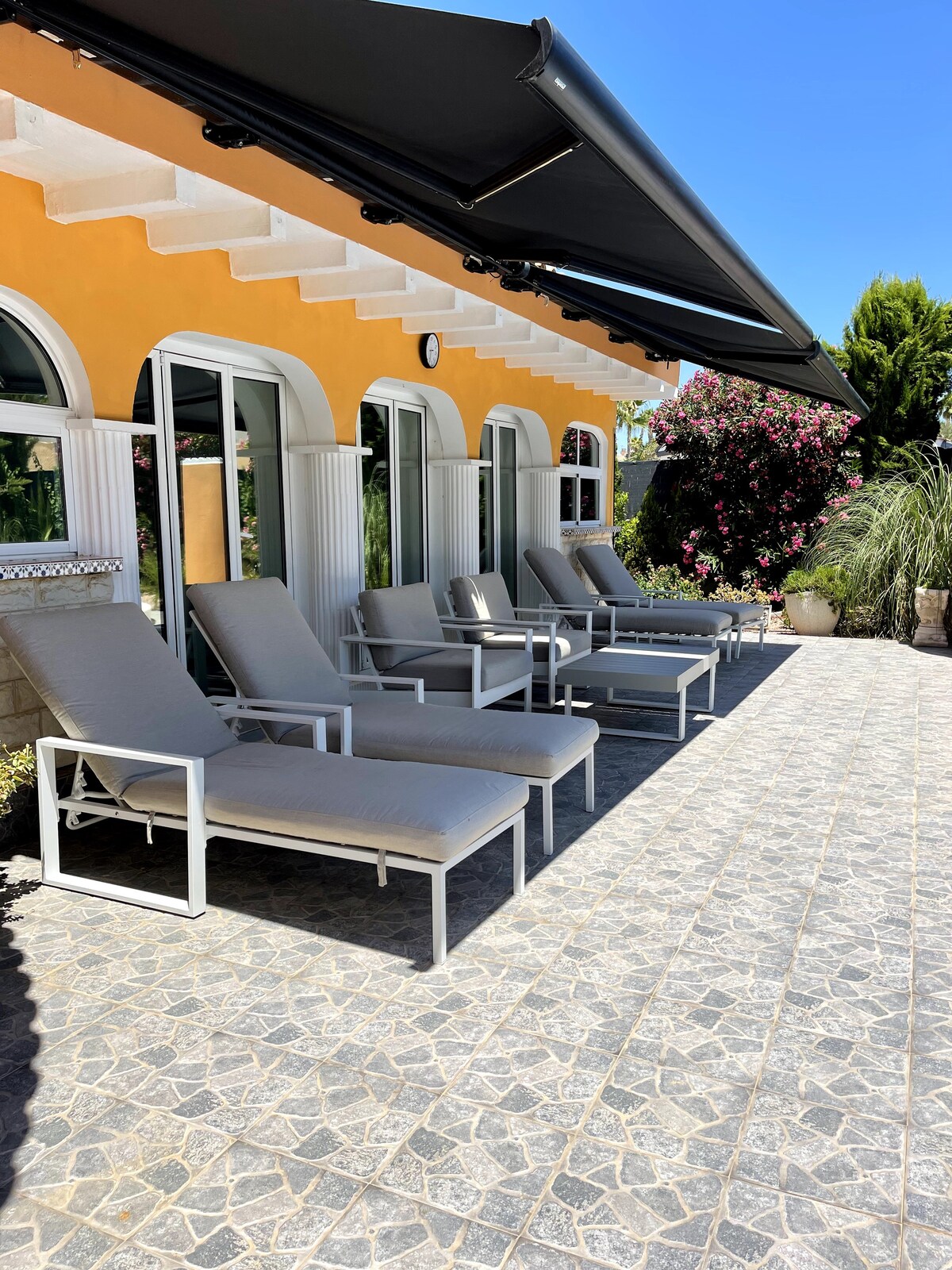 Komfortable Villa mit Pool, Garten,3 km von Strand