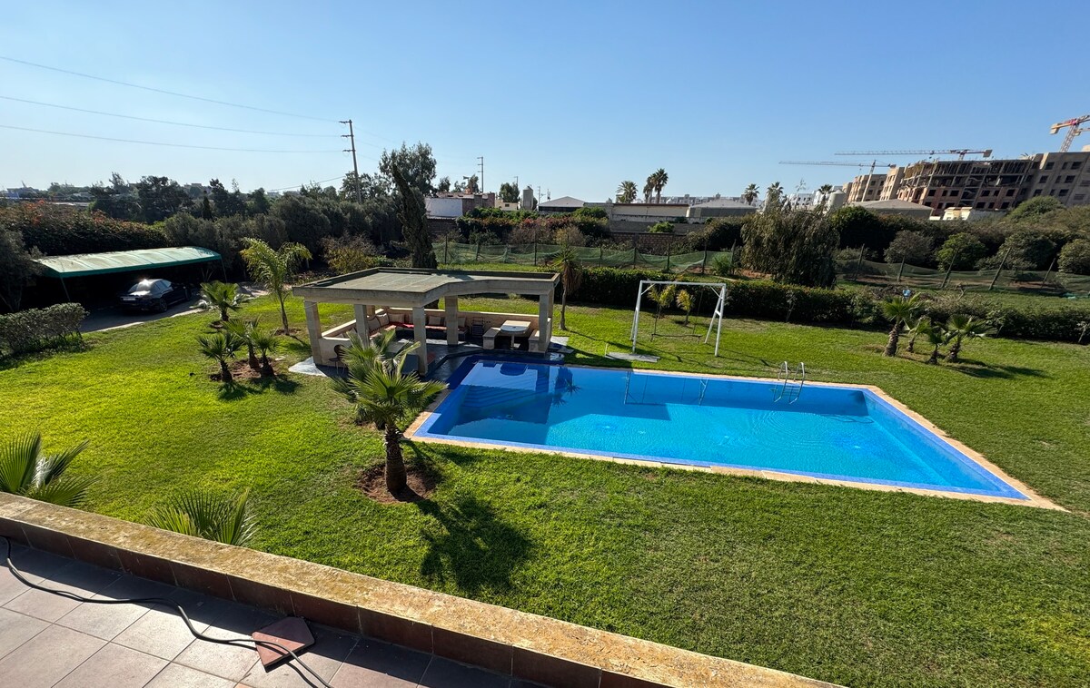 Magnifique villa 6000 m2 5 mn mer piscine jardin