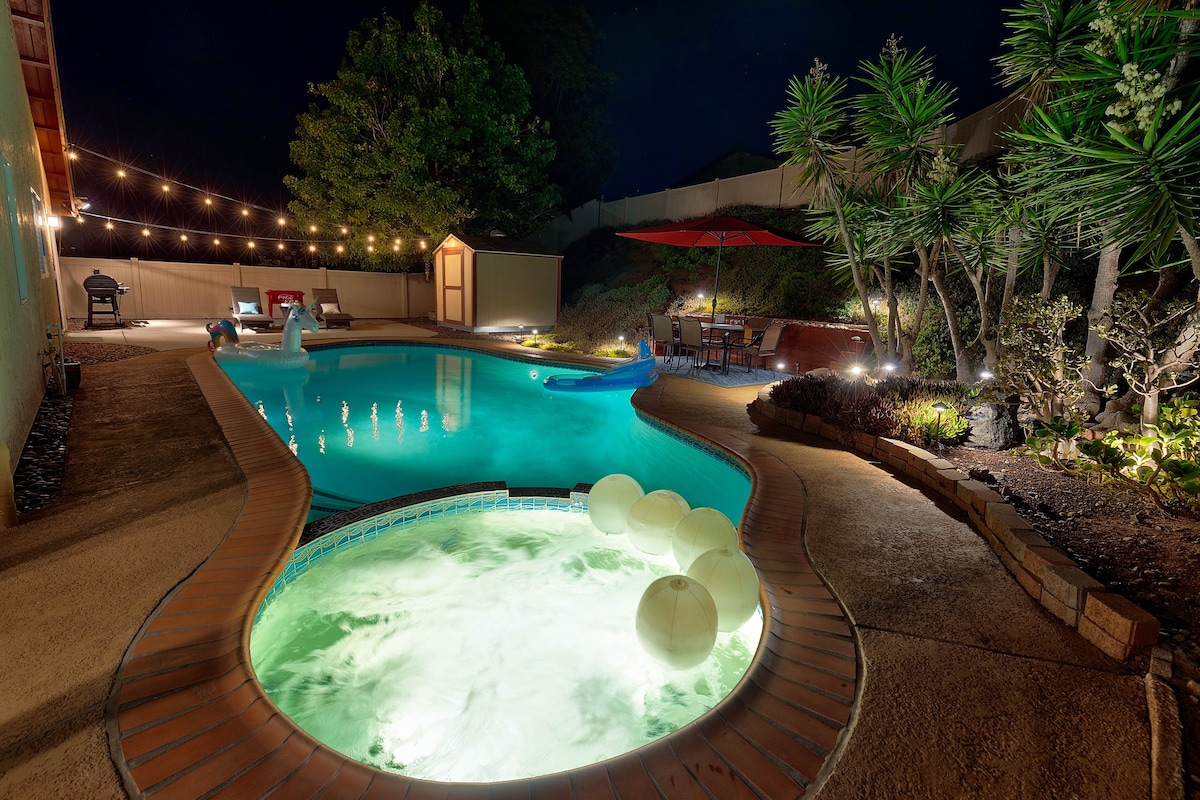 San Diego 4-Bedroom Home with POOL and Jacuzzi