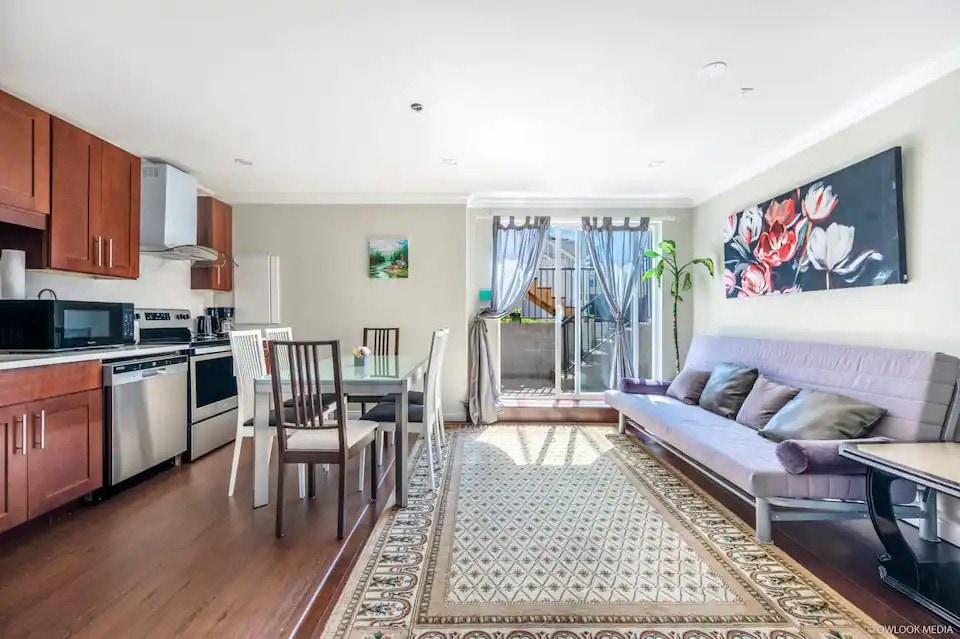 Cheerful 2BDR (3BD) in Vancouver near YVR