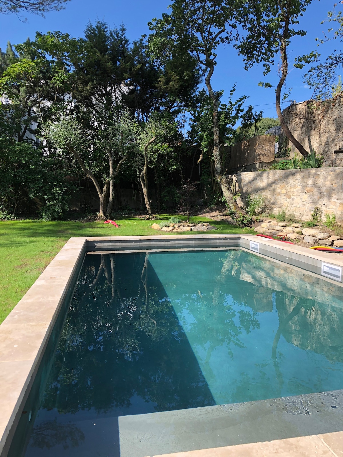 Maison familiale climatisée avec piscine et jardin