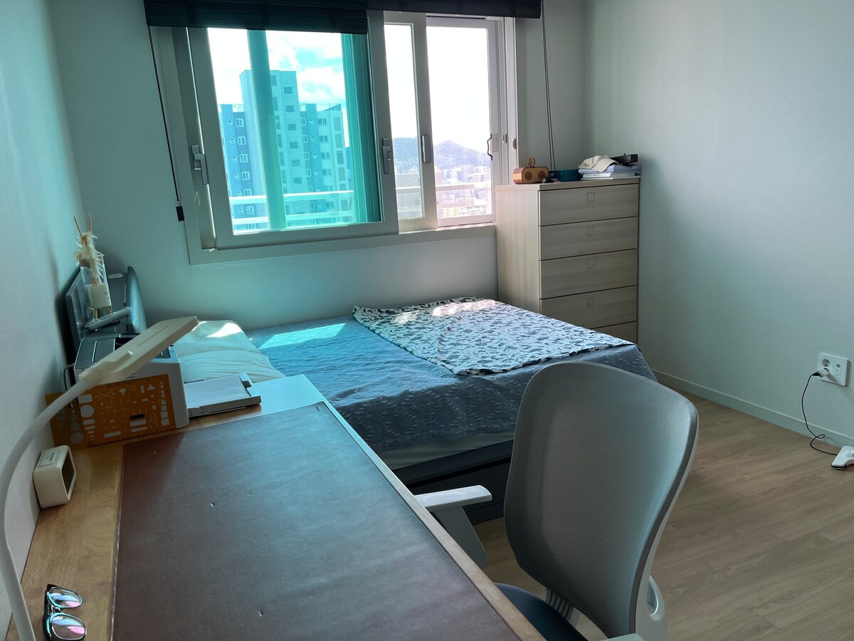 A room in an apartment for BTS concert in Busan