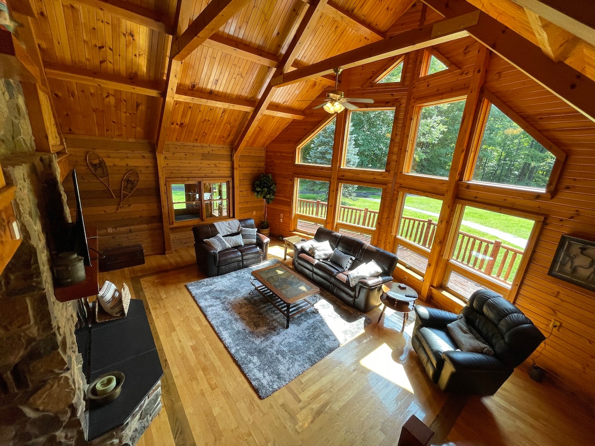 Kinsman Cabin in the woods on 60 acres w/Hot Tub