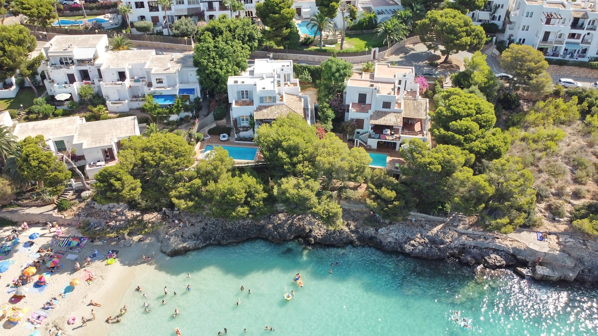 可直接通往卡拉格兰海滩（ Cala Gran Beach ）的海滩别墅