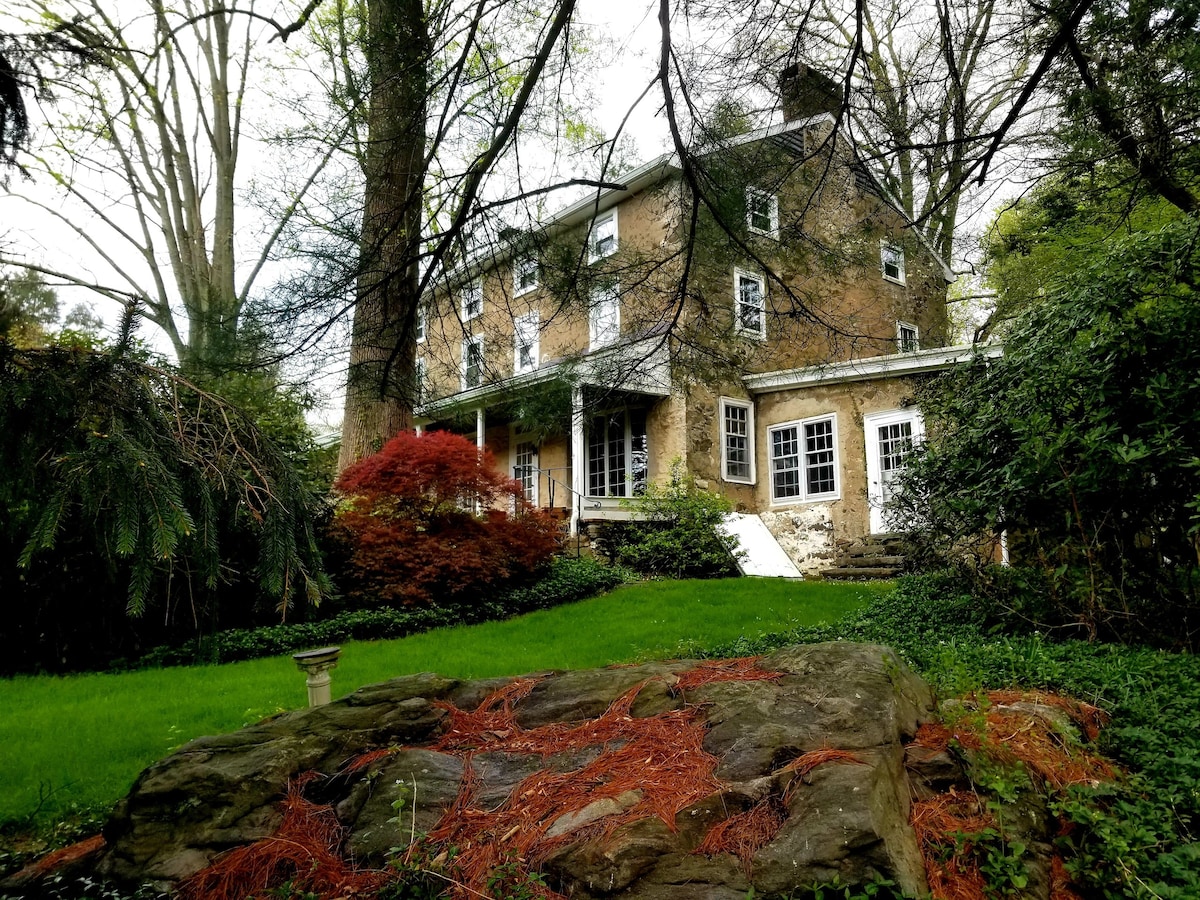 1820s Farmhouse on Spectacular Grounds