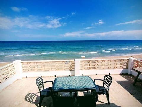 Grande terrasse avec vue imprenable sur mer