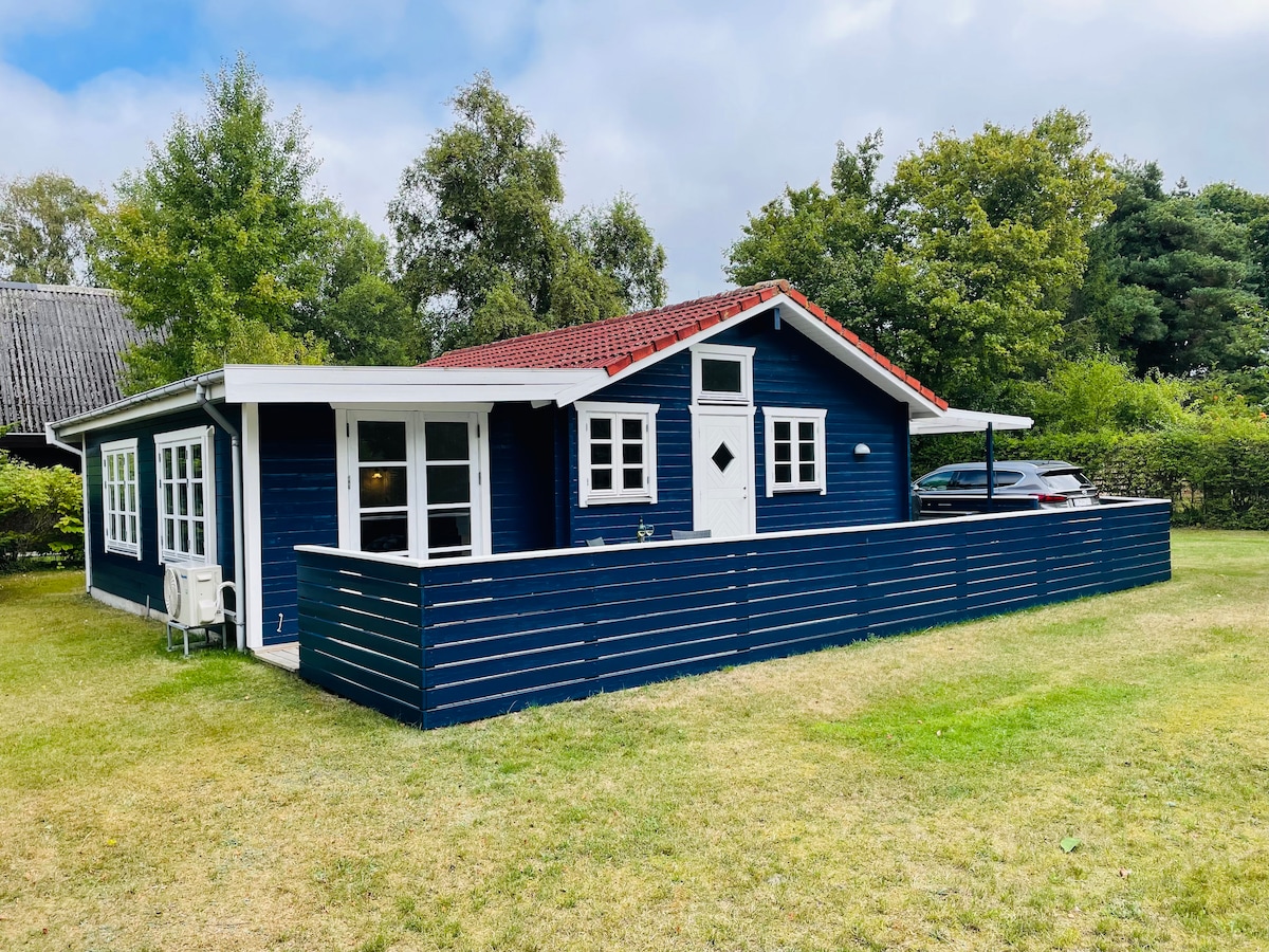 Skønt sommerhus tæt på vandet.