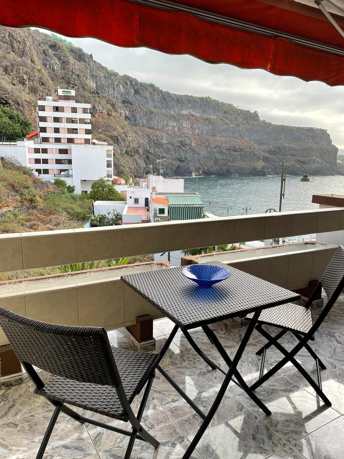 Primera línea de playa, coqueto piso en Icod.