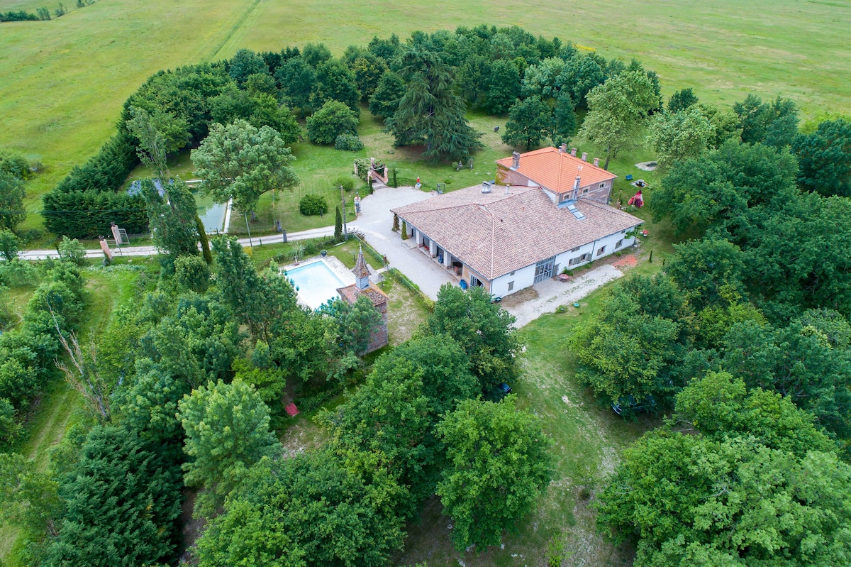 Gite 8/10 pers dans un parc de 2 hectares