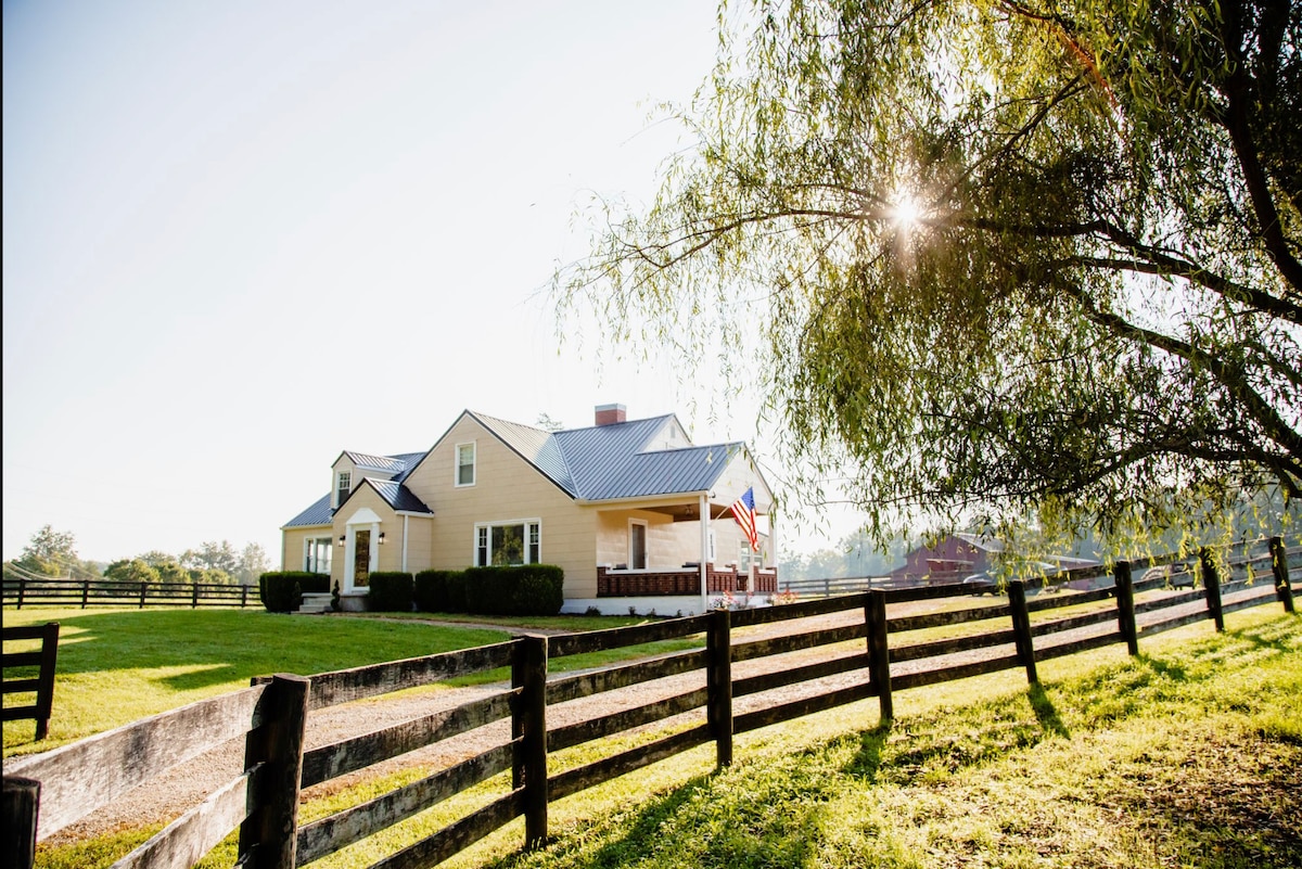 5 bedroom farmhouse close to town and the lake