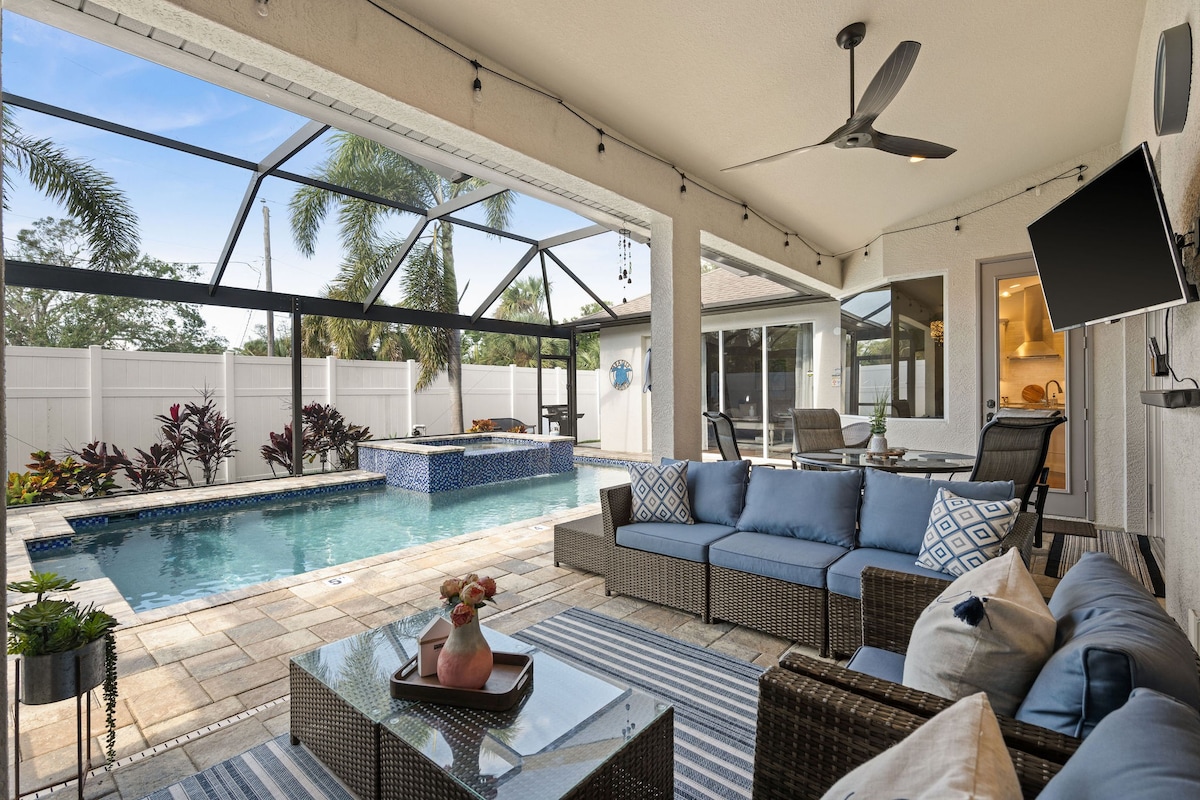 Sunrise Deluxe-Stunning heated pool & spa villa