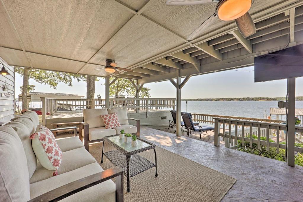 So Grand Lakefront, Hot Tub, Dock & Game Room