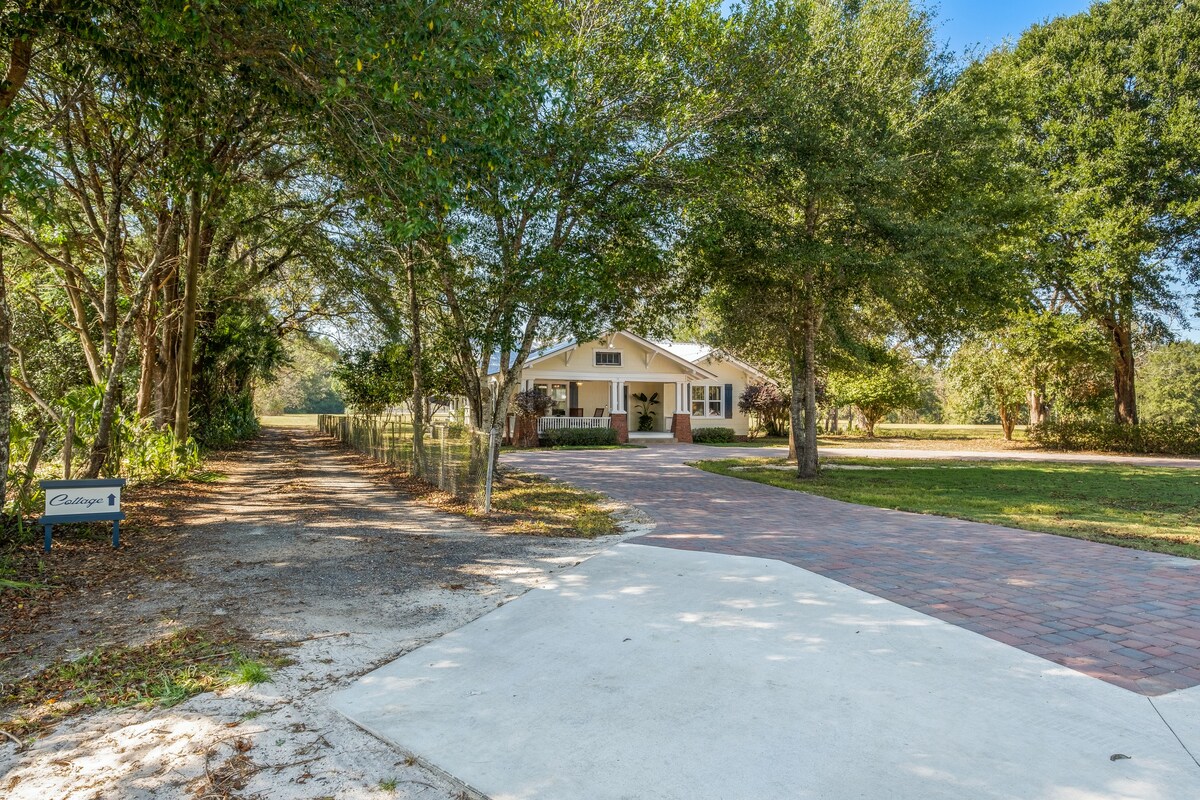 Posh Bungalow on 20 acres near I-10/beaches!