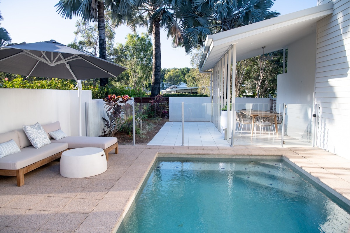 Cove House: Coastal Convenience by the Pool