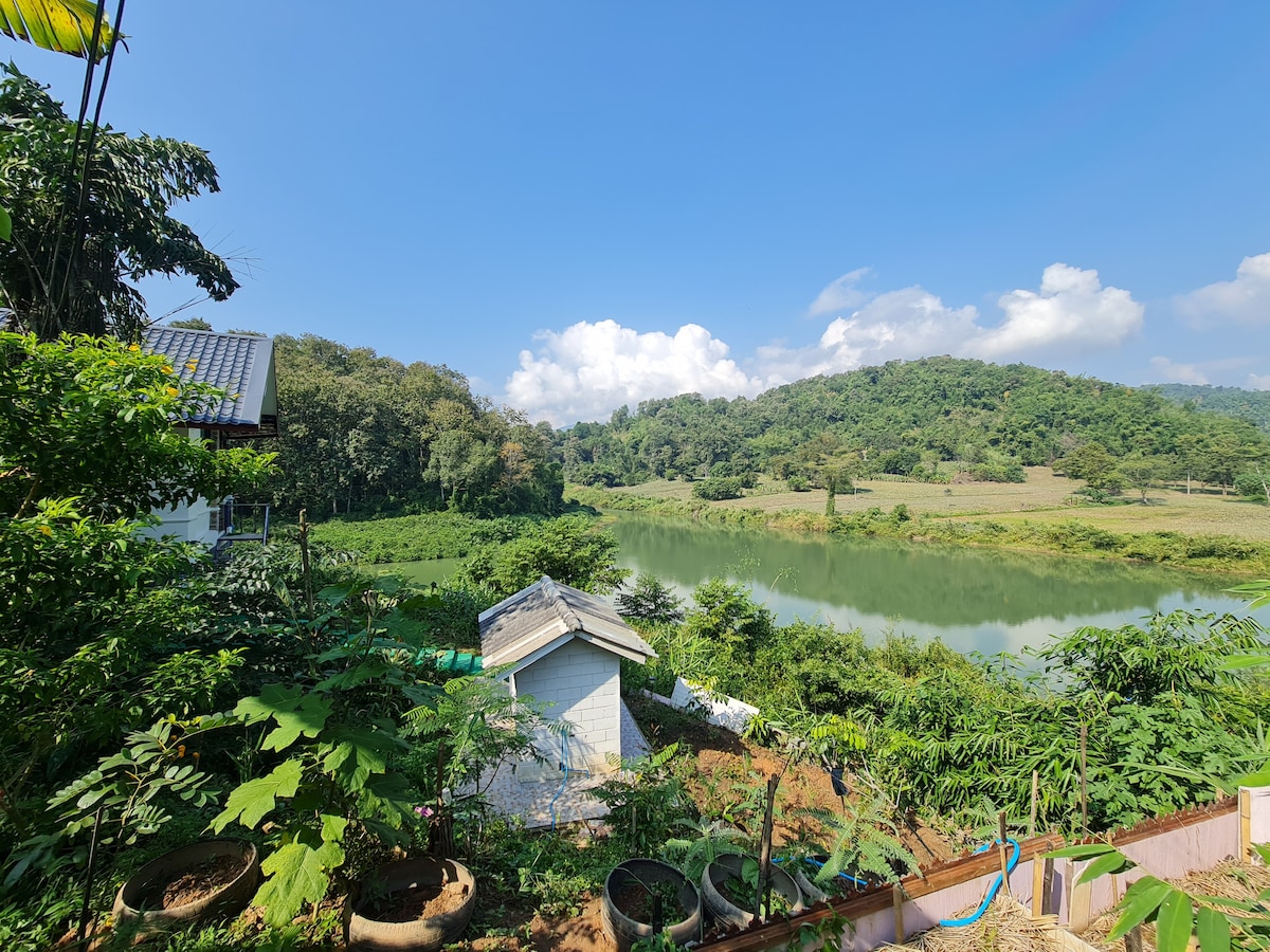 Nanglea Chaingrai的农家乐湖景和山景