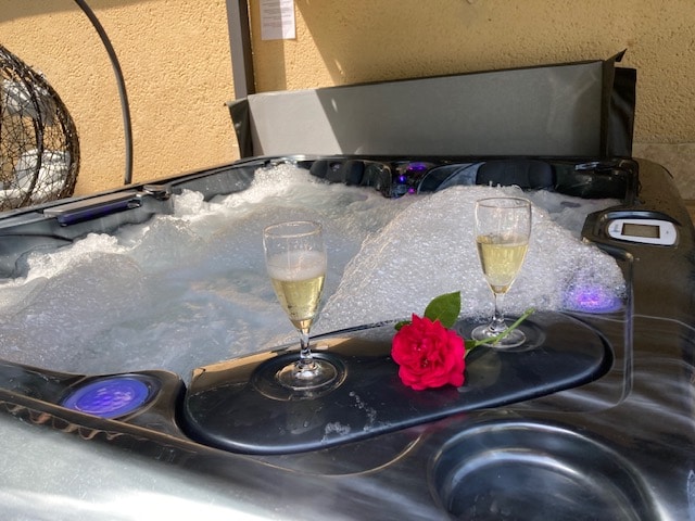 Nid d’amour  cosy  avec jacuzzi privé et piscine