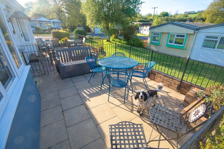 Dart Haven - cheerful holiday bungalow in Galmpton
