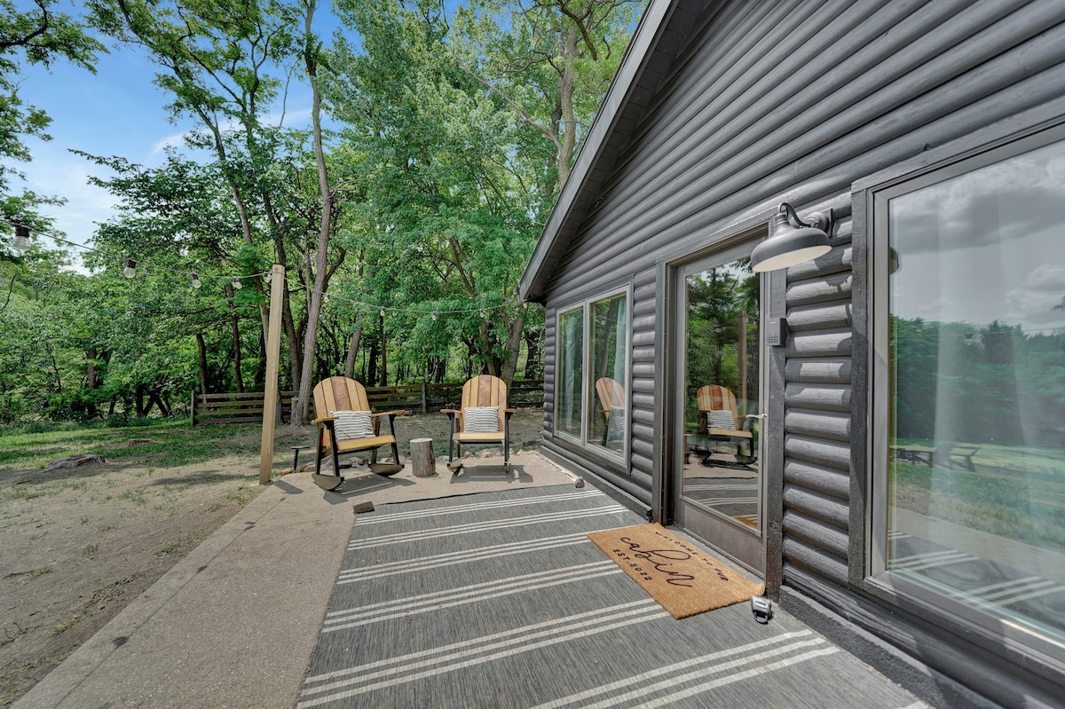 Adorable cabin tucked away on 80 acres!