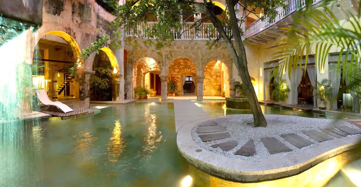 CASA POMBO, 15 BR Luxury Home, 2 pools, 5 rooftops