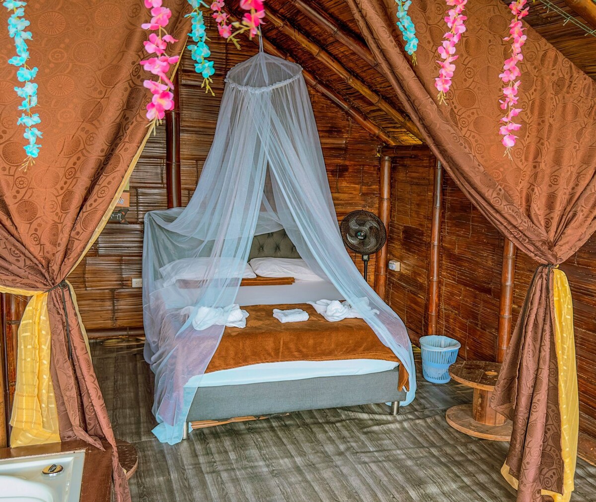 Genial glamping con jacuzzi y vista al Río Cauca