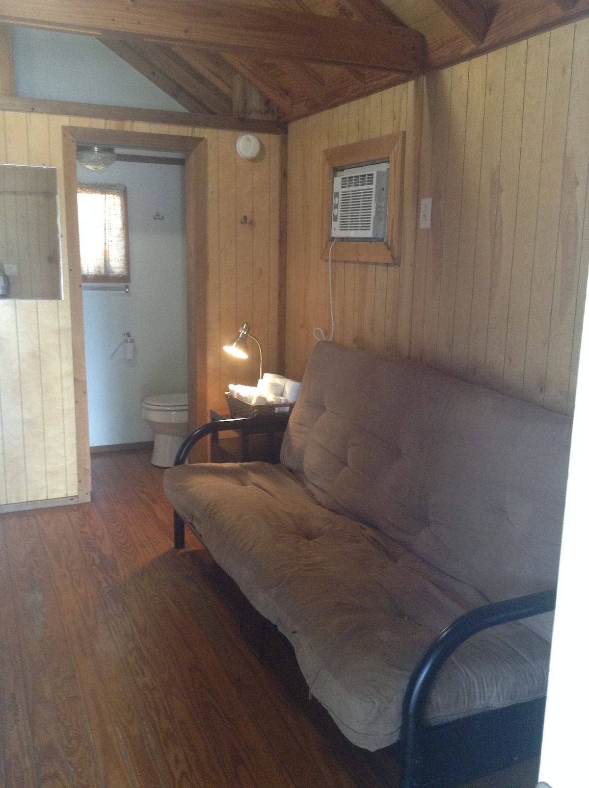 Deluxe comfy one room cabin with rustic charm