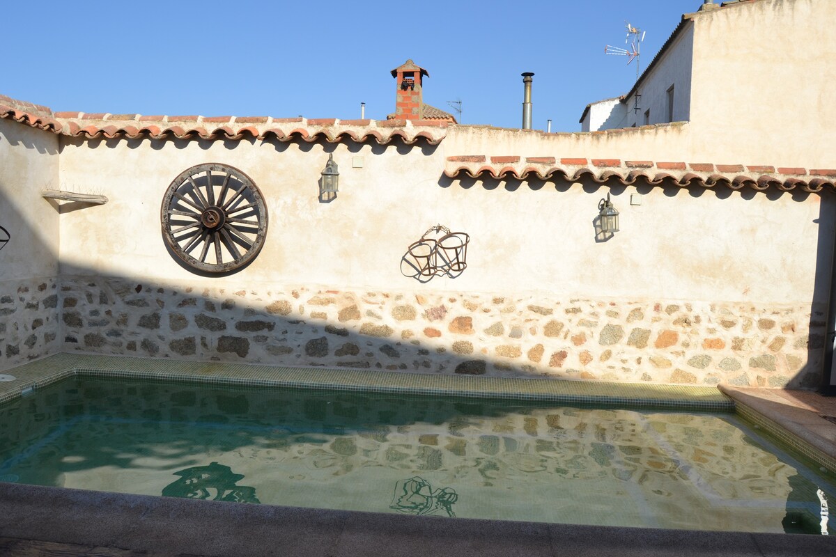 Casa Rural Abuelo Pedro。带泳池