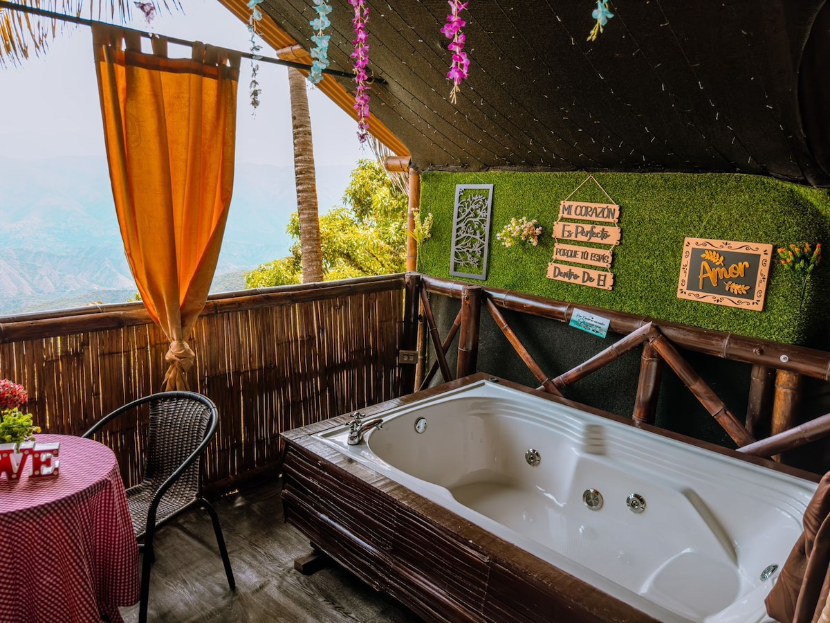 Fabuloso glamping entre montañas con jacuzzi