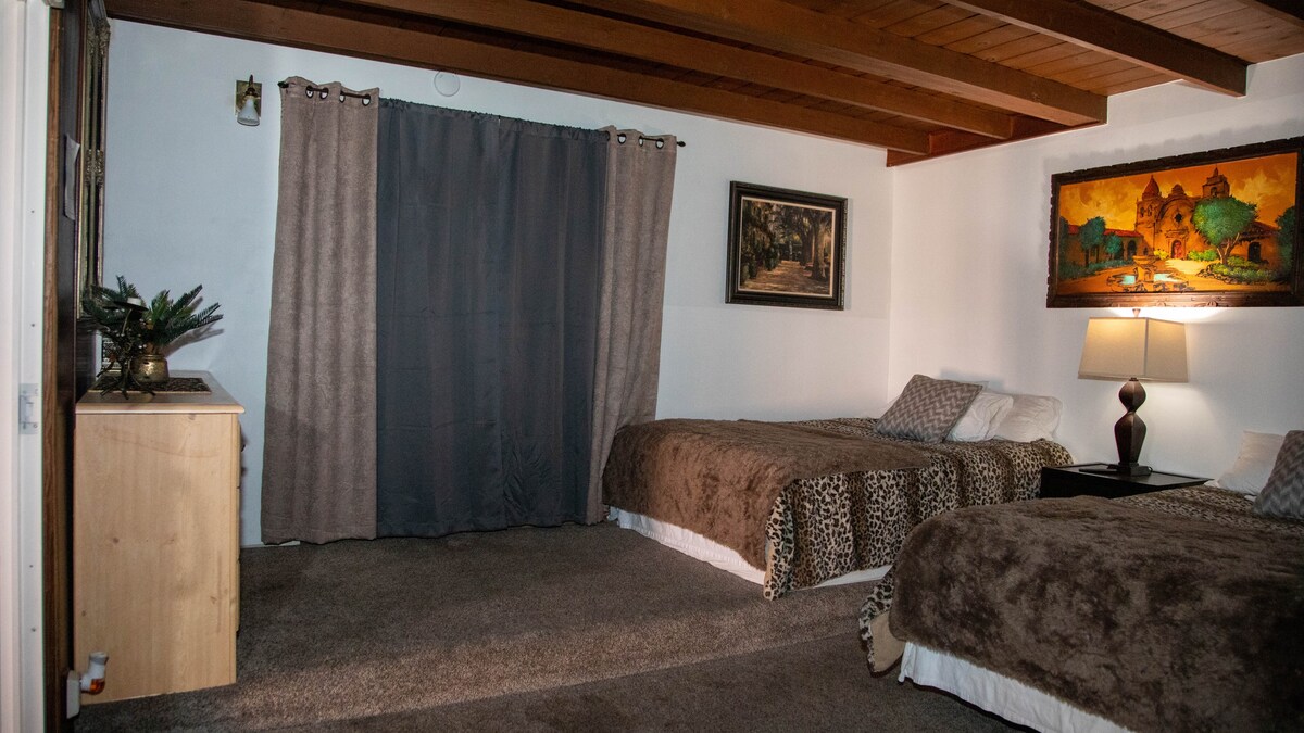 大型私人住宿大床的2张标准双人床