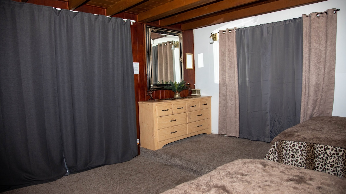 大型私人住宿大床的2张标准双人床