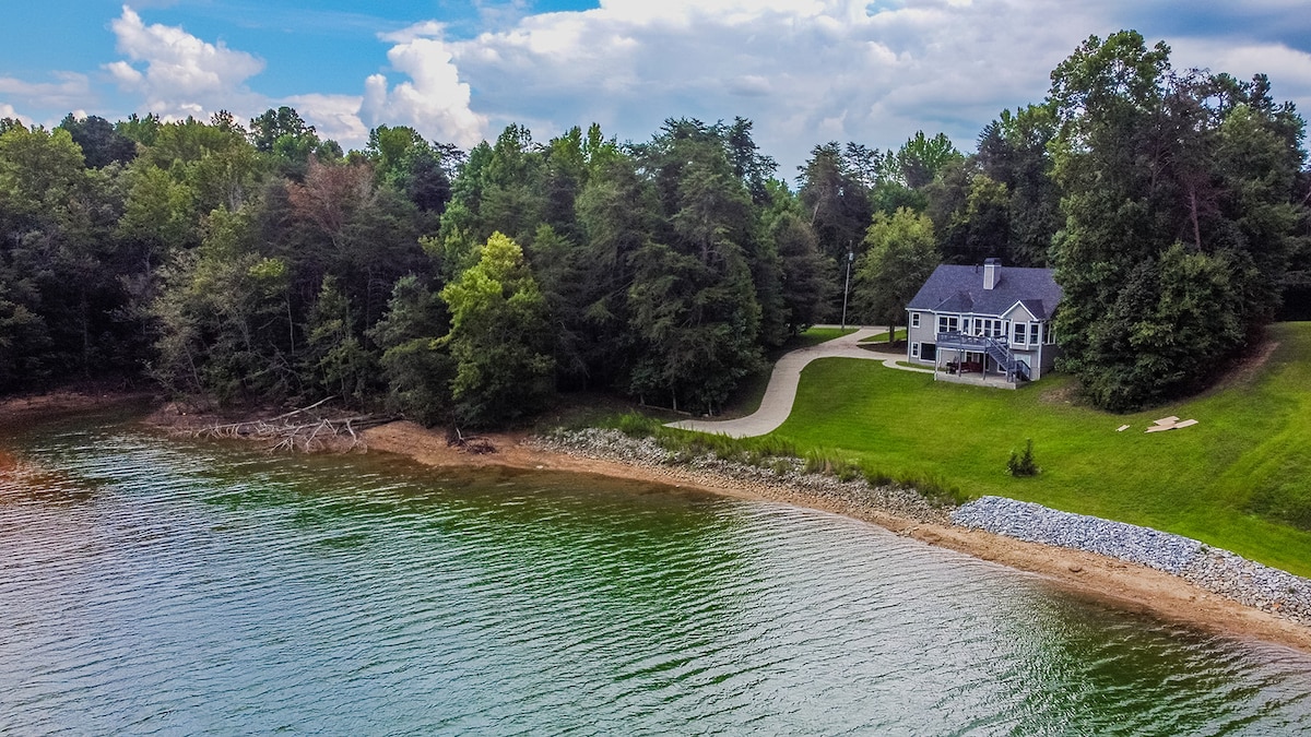 Pelican’s Nest 4 bed sleeps 10 luxury Lake Lanier