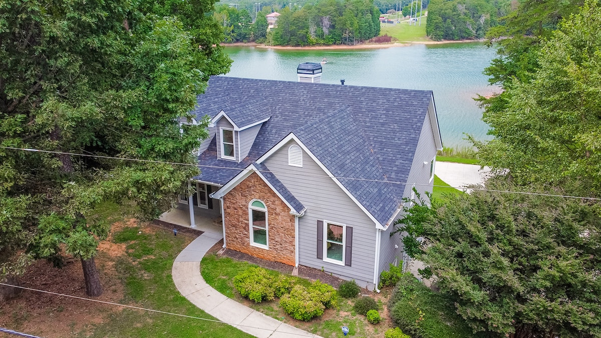 Pelican’s Nest 4 bed sleeps 10 luxury Lake Lanier