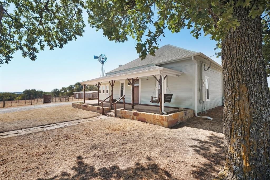 Farmhouse on 8 acres