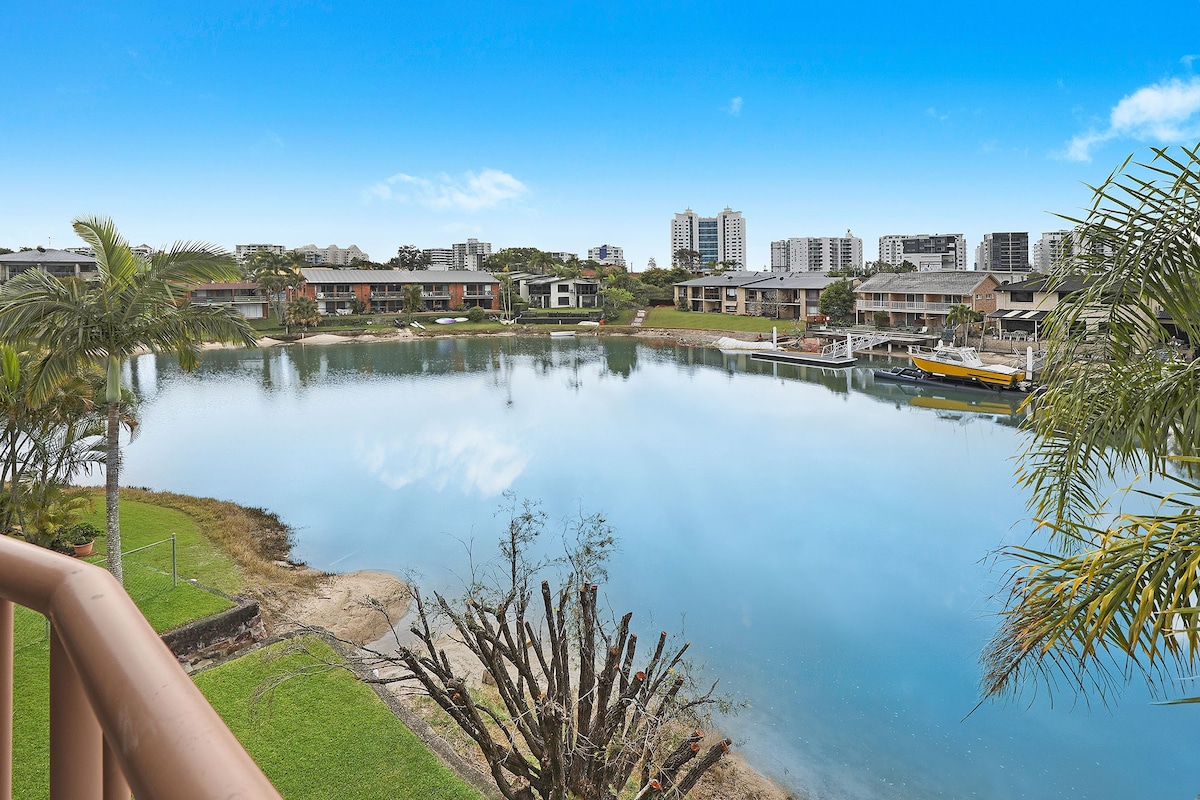 CANAL7-On The Mooloolaba Canal!