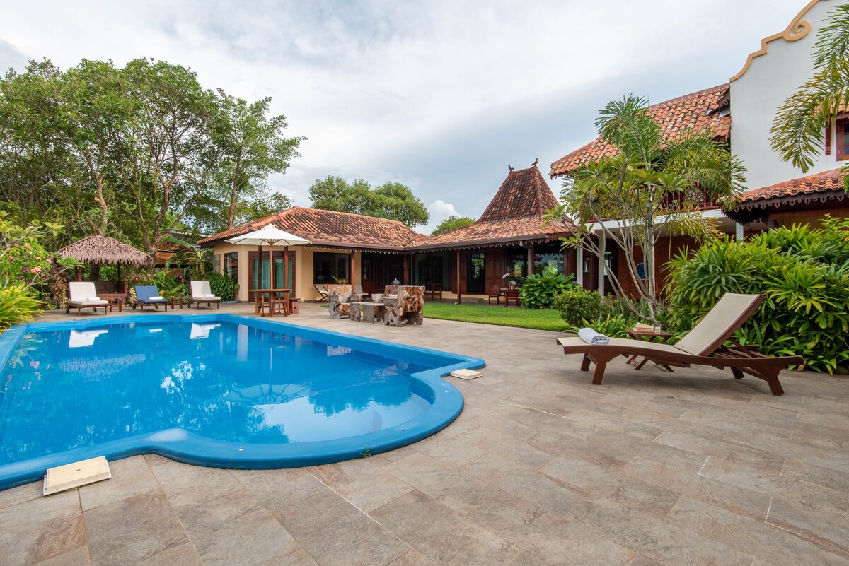 Family Paradise 5BR Home with Private Pool