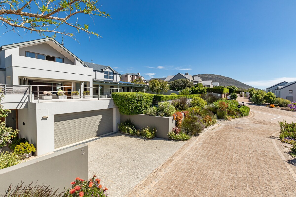 Luxury 4 bedroom Home in Cape Town Security Estate