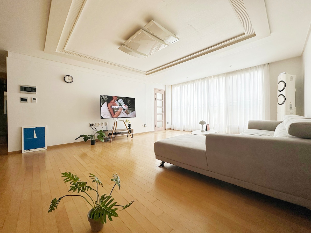 [美不胜收]江南清潭（ Gangnam Cheongdam ）宽敞美丽的E舒适公寓3间客房2卫全套选择