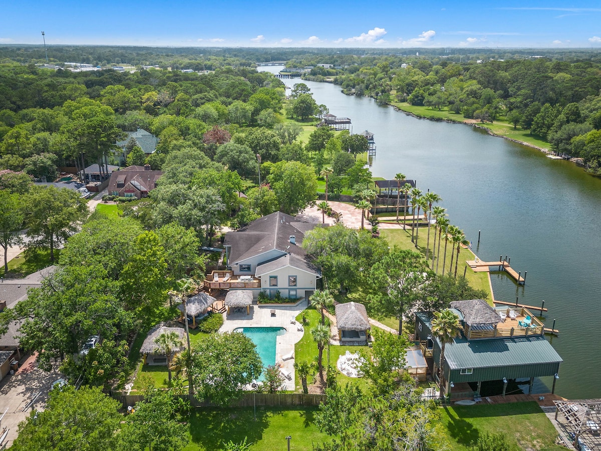 Waterfront oasis with huge pool and plenty of room