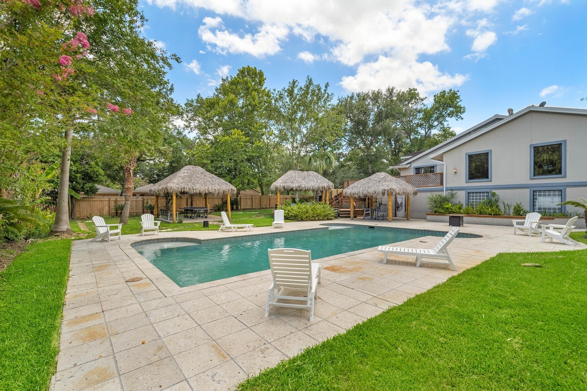 Waterfront oasis with huge pool and plenty of room
