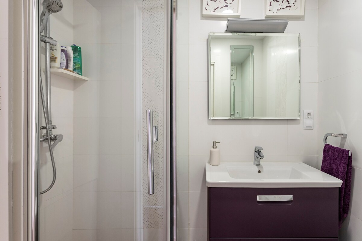 Preciosa habitación y baño privado